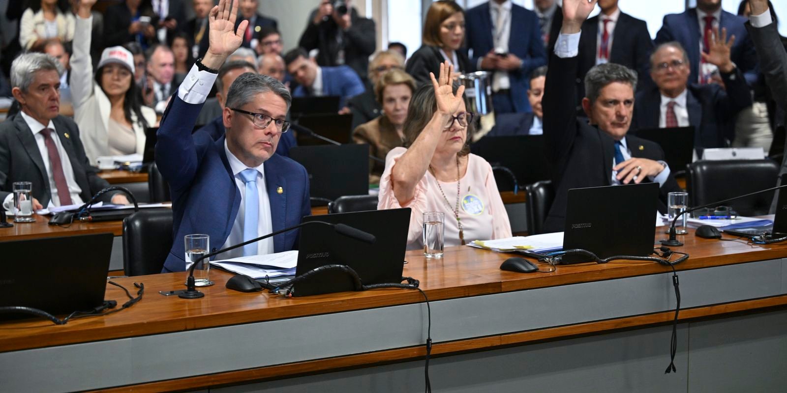 CCJ do Senado aprova texto-base da PEC da Segurança Pública