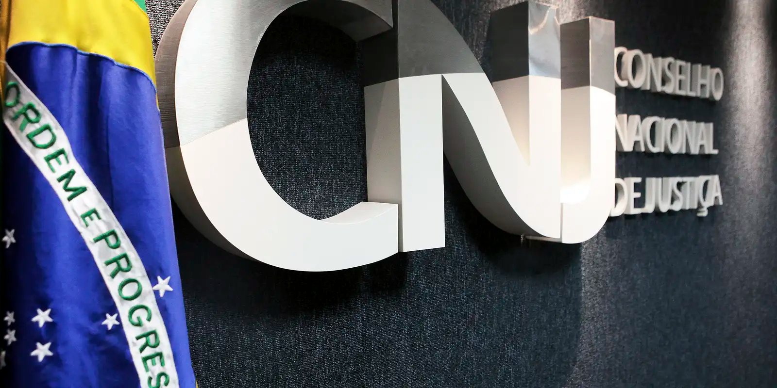 CNJ faz operação em gabinete de desembargador ligado a Nunes Marques