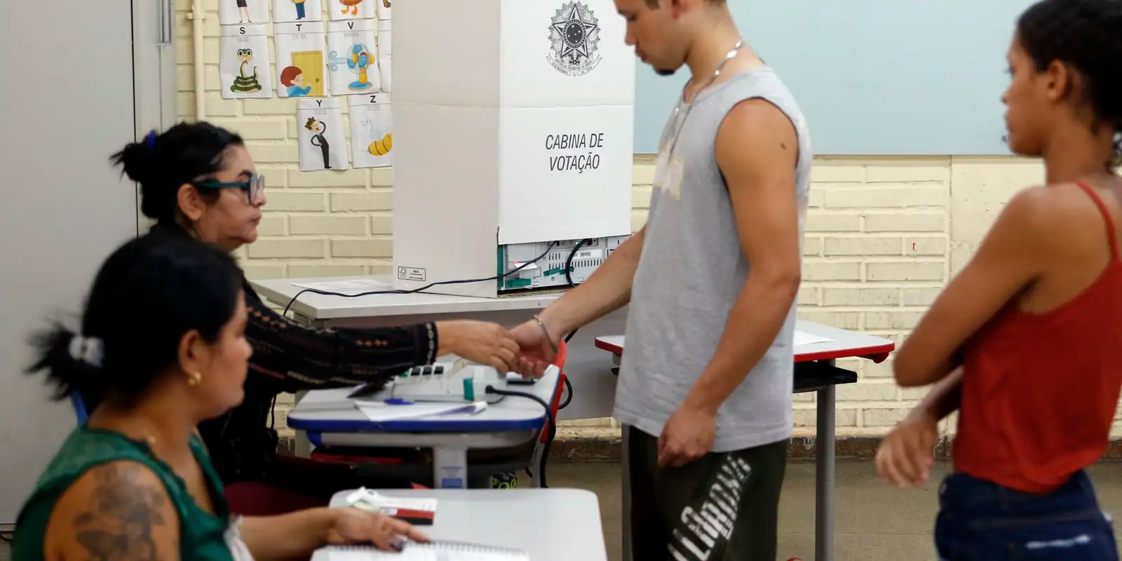 Caminhos da Reportagem:importância do voto para jovens e idosos