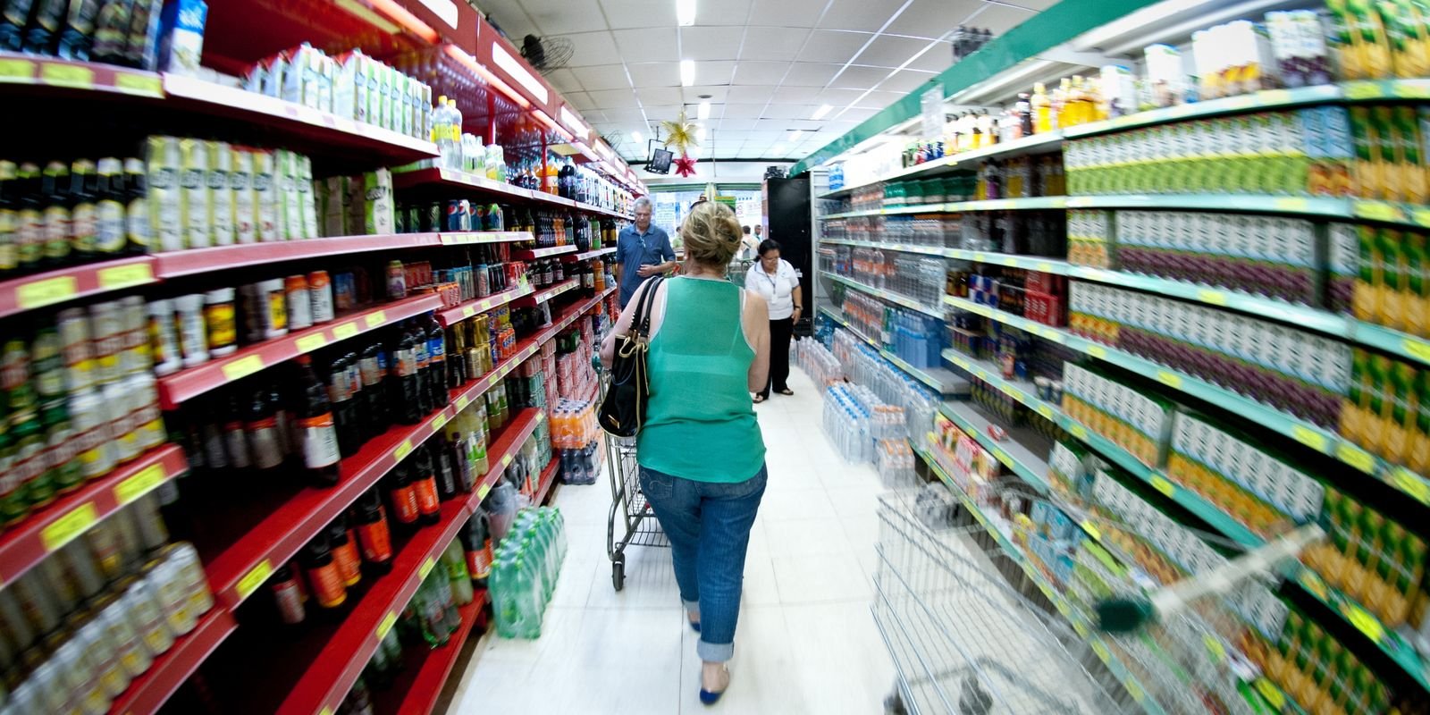 Cesta básica ficou mais barata em 25 capitais em agosto