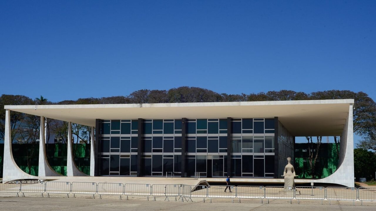 Fachin cobra manifestação da PGR sobre casos do INSS e Master