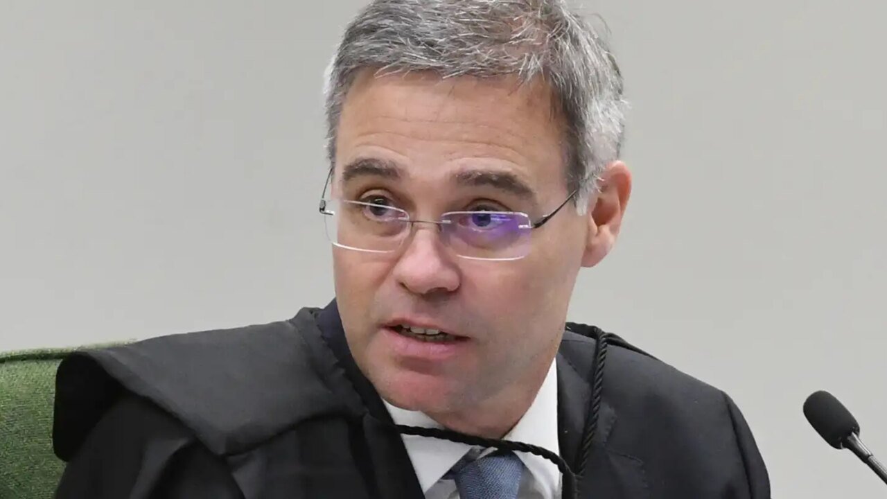 Mendonça vota para manter decisão de retirar posts de Nossa Senhora