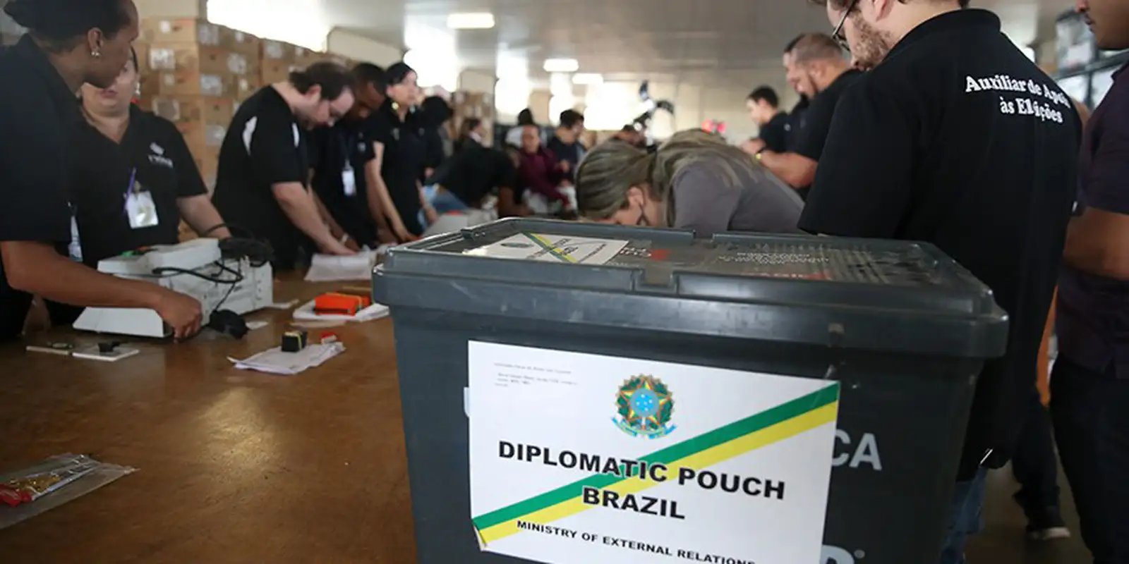 Quase 1 milhão de brasileiros no exterior poderão votar nas eleições