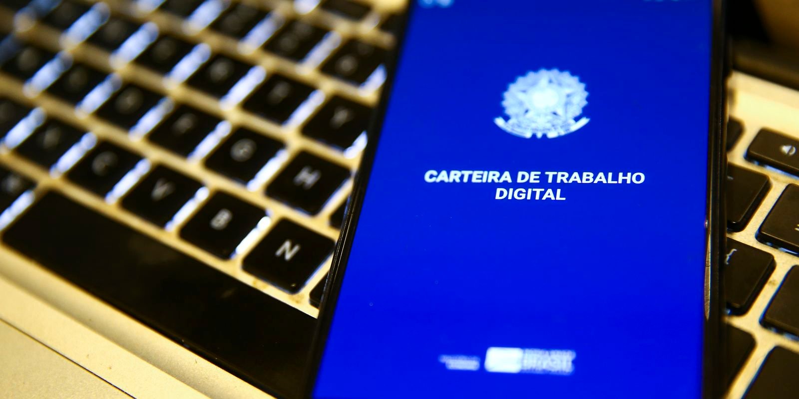 Taxa de desemprego cai para 5,3%, a menor para o trimestre até agosto