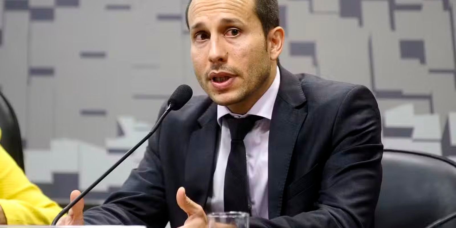 "Verdade prevalecerá", diz número 2 da PF após afastamento de Andrei