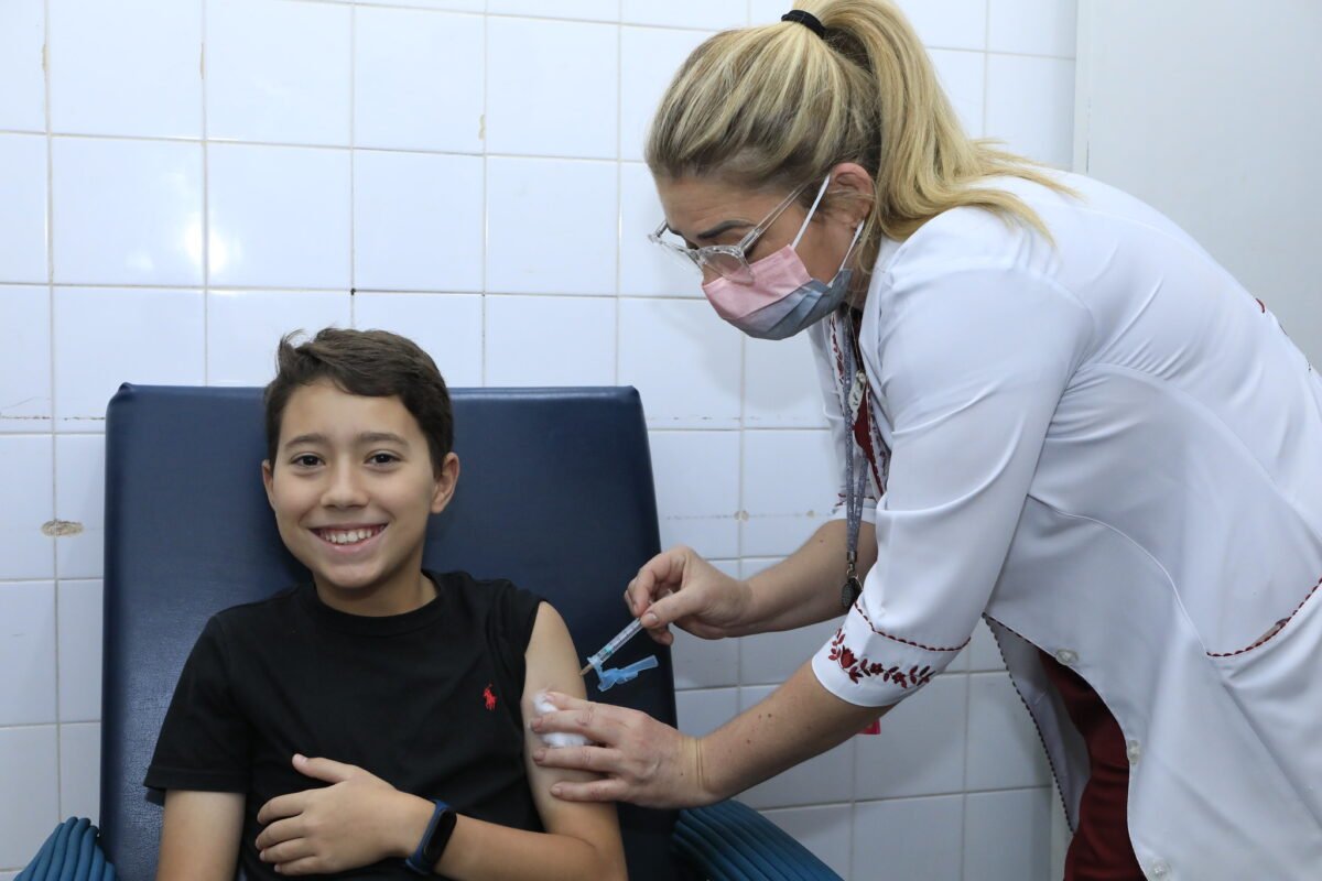 45 mil jovens de 10 a 14 anos no DF precisam completar vacinação contra a dengue