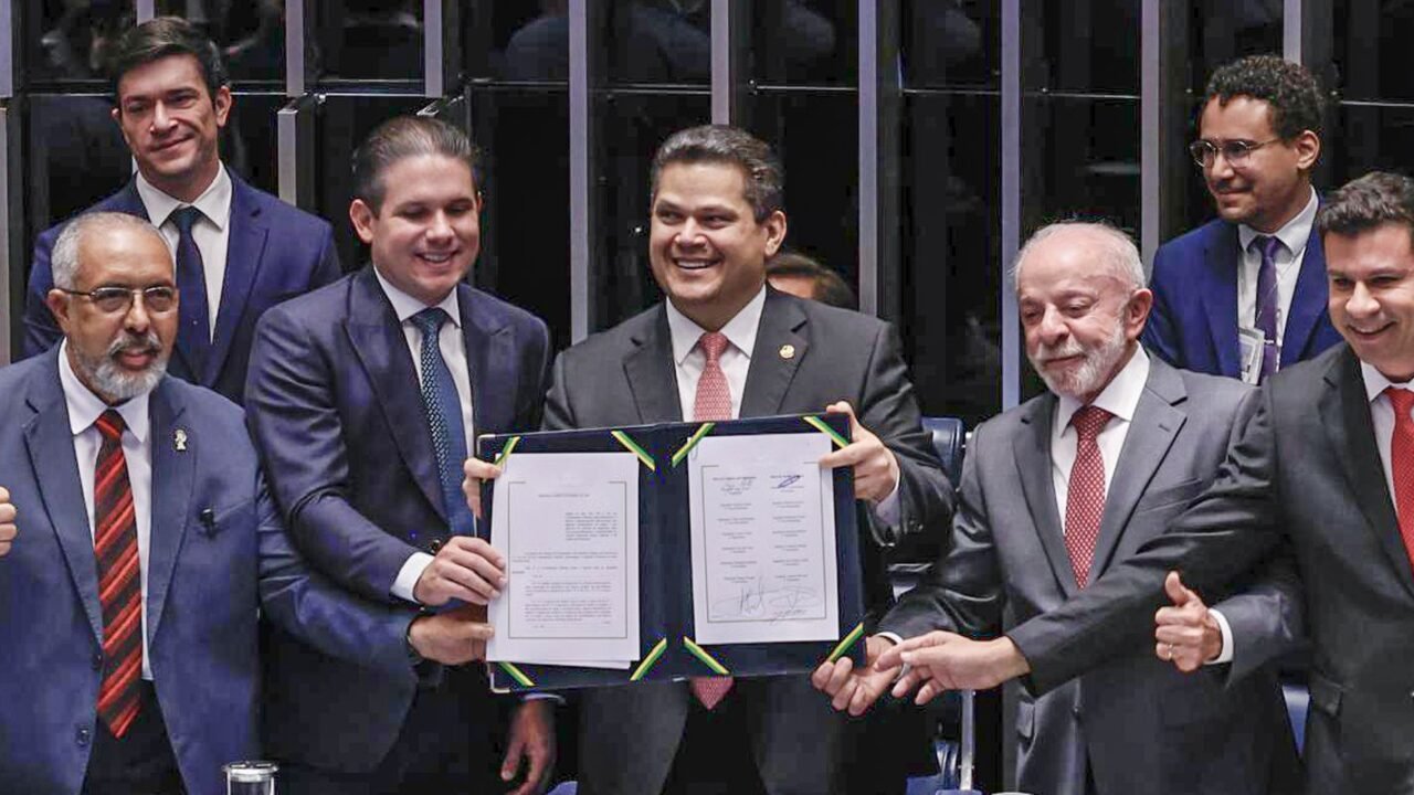 Alcolumbre homenageia Paim no fim da 6x1; entenda motivo