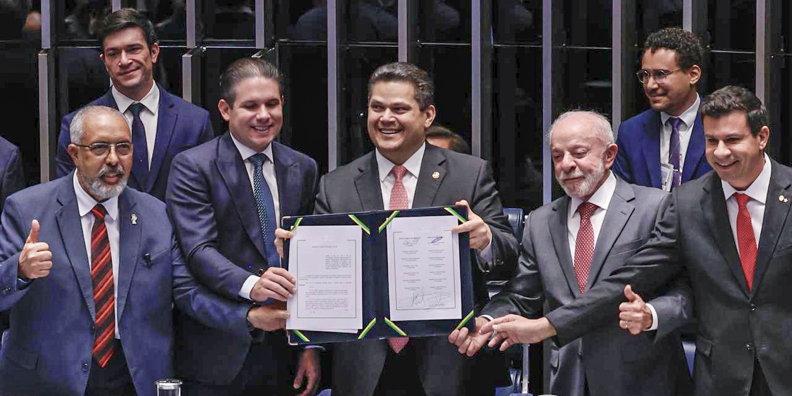 Alcolumbre homenageia Paim no fim da 6x1; entenda motivo