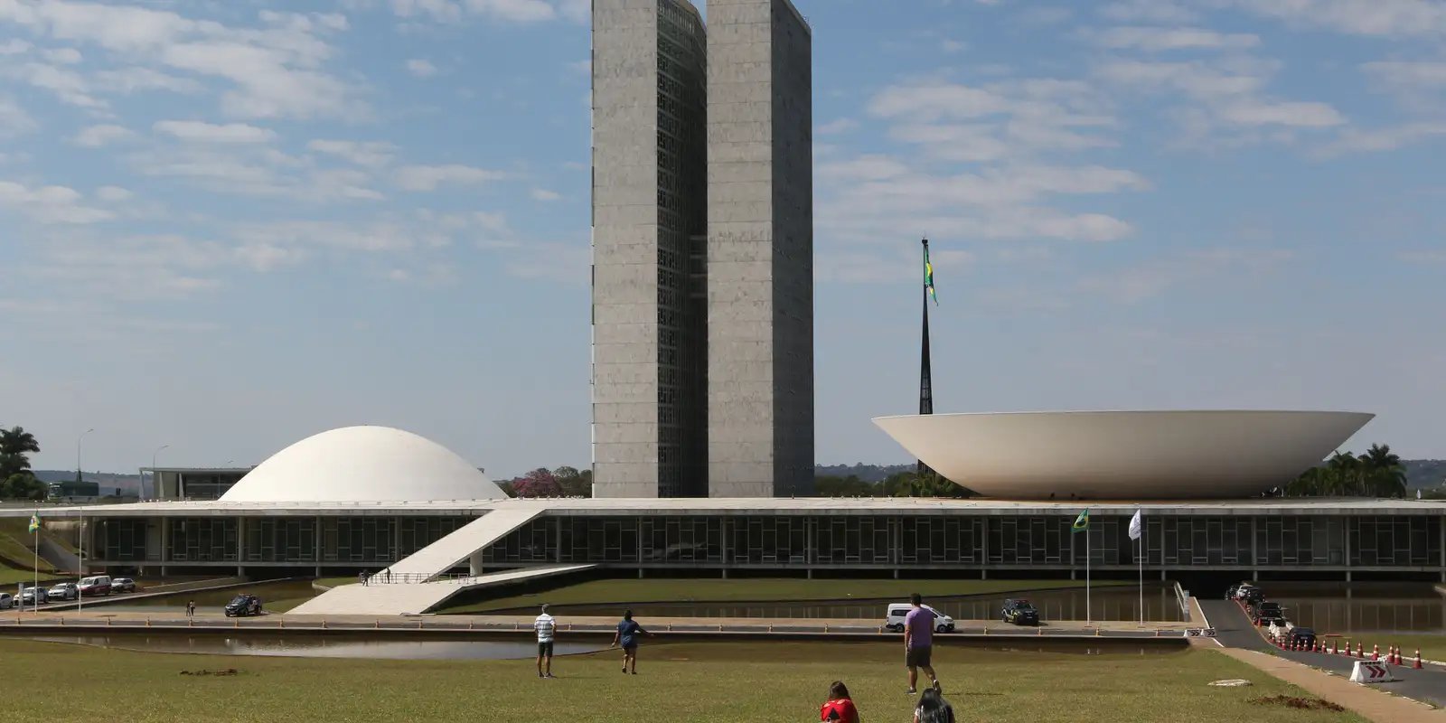 Calendário especial pode acelerar votação da PEC do fim da escala 6x1