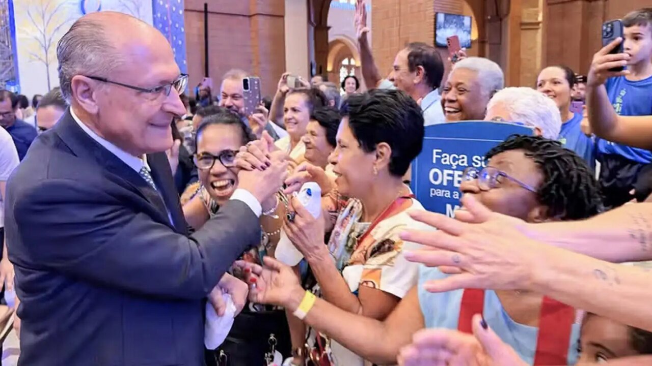 Em Aparecida, Alckmin pede isenção da Justiça Eleitoral