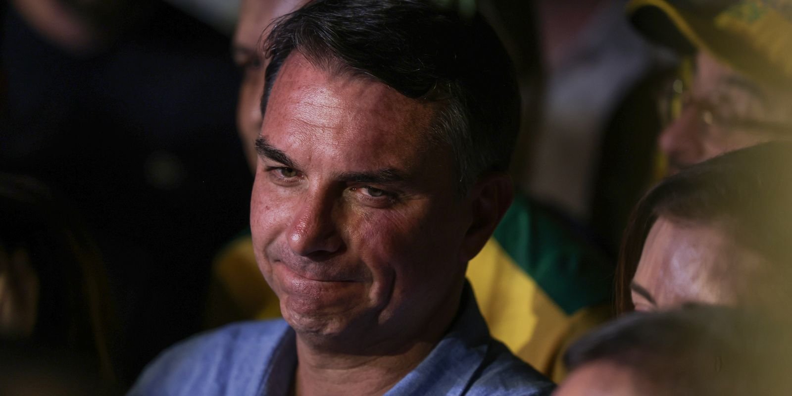 Imprensa internacional repercute fuga de Flávio Bolsonaro do Brasil