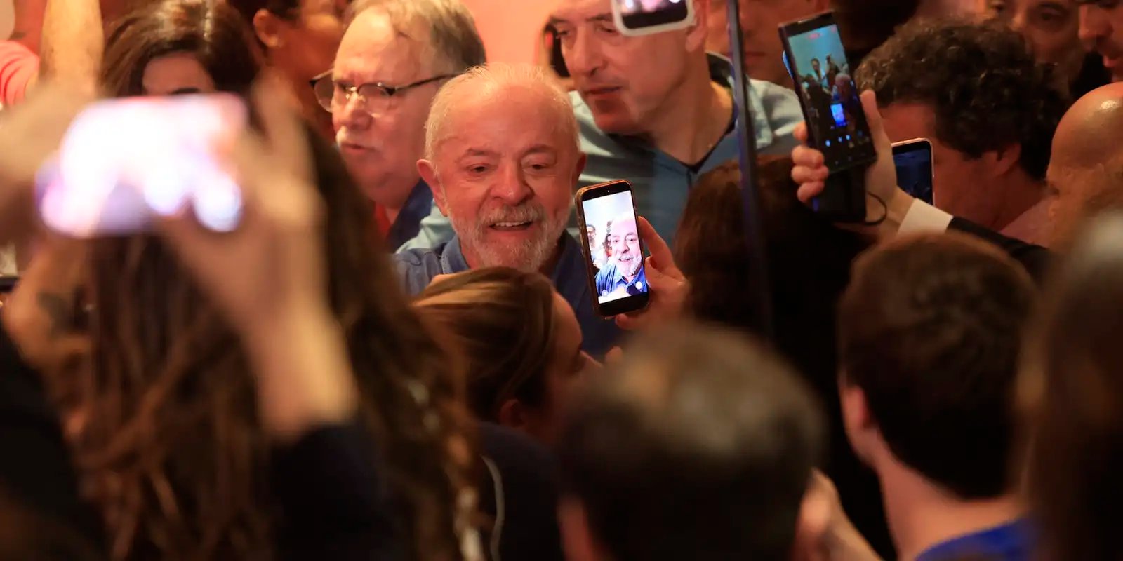 Lula agradece votos e diz que teve de vencer intromissão vinda de fora