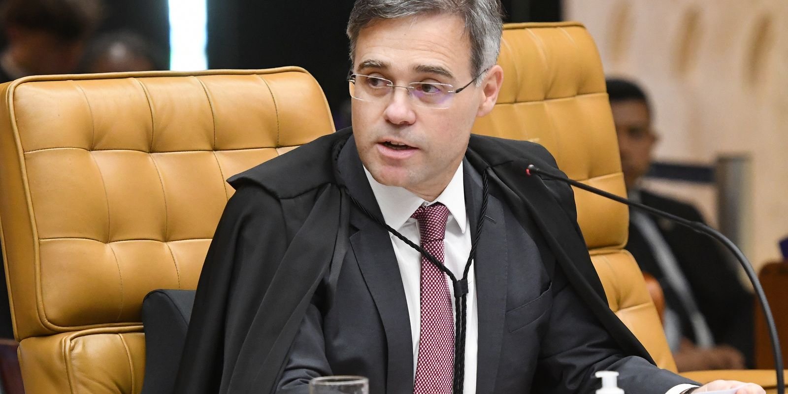 Mendonça determina remoção de vídeo de deputados contrários a Flávio