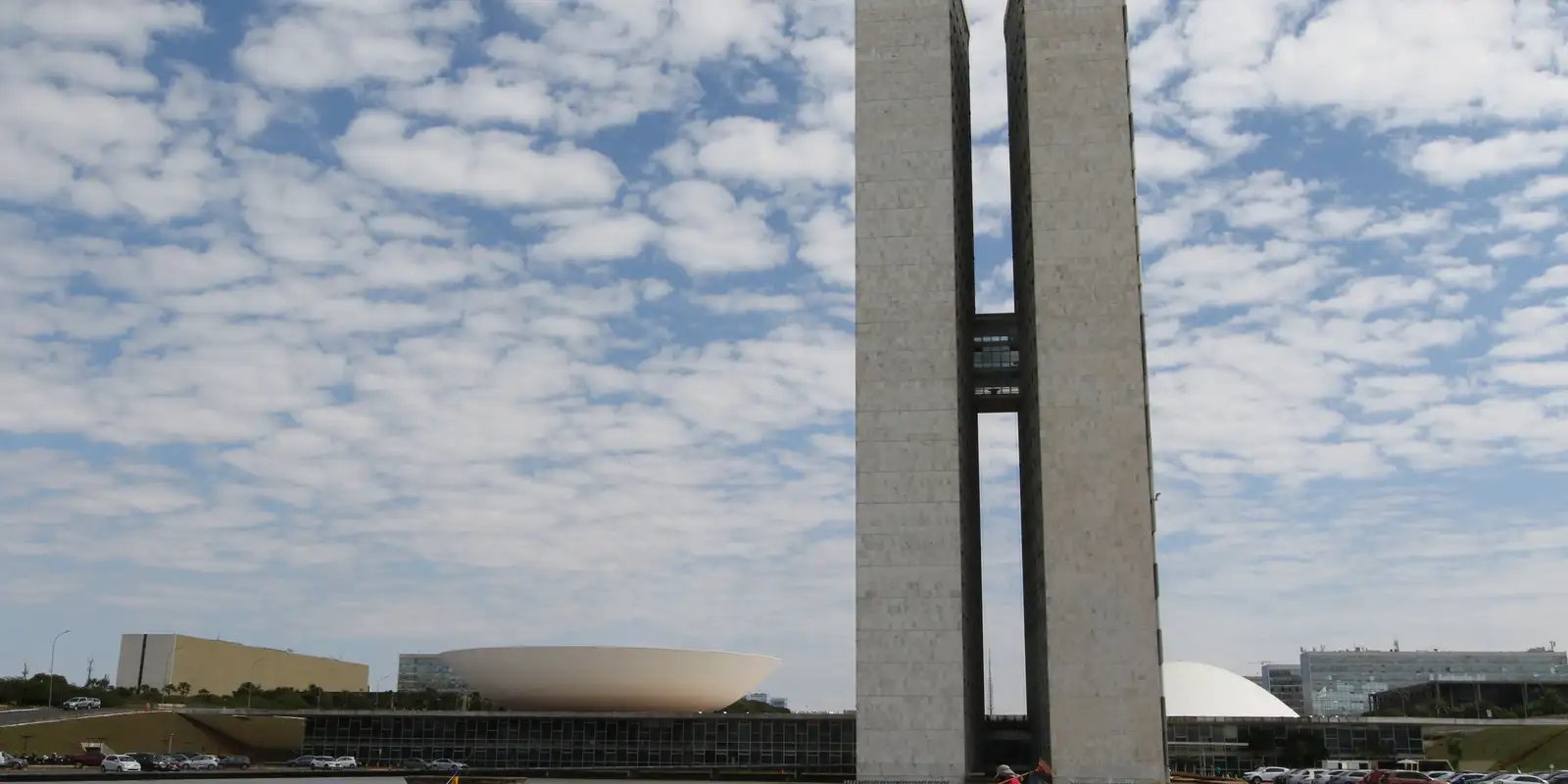 Presidente do Senado marca para terça votação do fim da escala 6x1