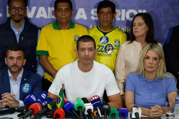 Fernando Frazão/Agência Brasil Rio de Janeiro (RJ), 08/10/2026 – O candidato ao governo do Estado Douglas Ruas (PL) faz pronunciamento após decisão TSE e aguarda retotalização dos votos do 1° turno que o declararia eleito. Foto: Fernando Frazão/Agência Brasil