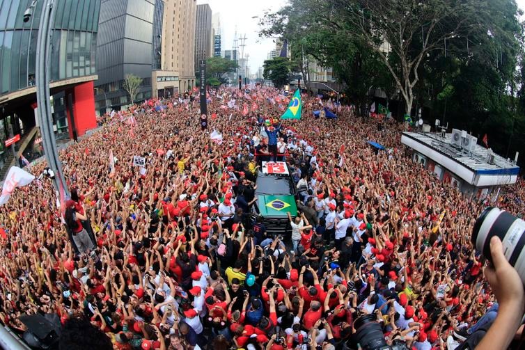 Paulo Pinto/Agência Brasil São Paulo (SP), 24/10/2026 - Presidente Lula encerra campanha das Eleições 2026 com caminhada na avenida Paulista. Foto: Paulo Pinto/Agencia Brasil