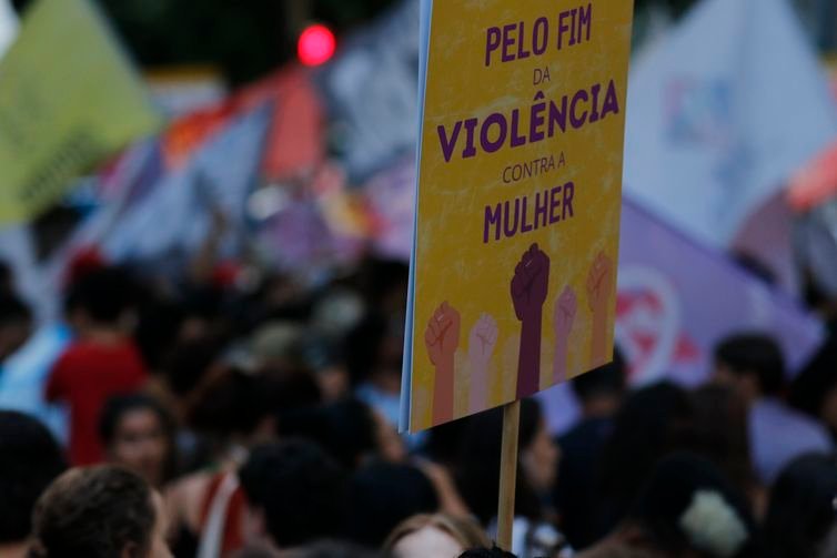 Fernando Frazão/Agência Brasil Rio de Janeiro (RJ), 08/03/2023 - Mulheres fazem passeata no Dia Internacional da Mulher - 8M, por direitos e contra a violência e o feminicídio, no centro da cidade. Foto: Fernando Frazão/Agência Brasil