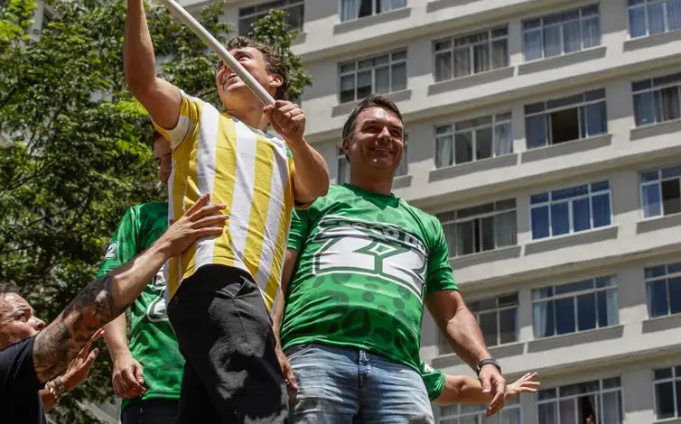 Rafa Neddermeyer/Agência Brasil São Paulo (SP), 18/10/2026 - Ato em apoio à candidatura de Flávio Bolsonaro à Presidência da República reúne apoiadores na Avenida Paulista. Foto: Rafa Neddermeyer/Agência Brasil