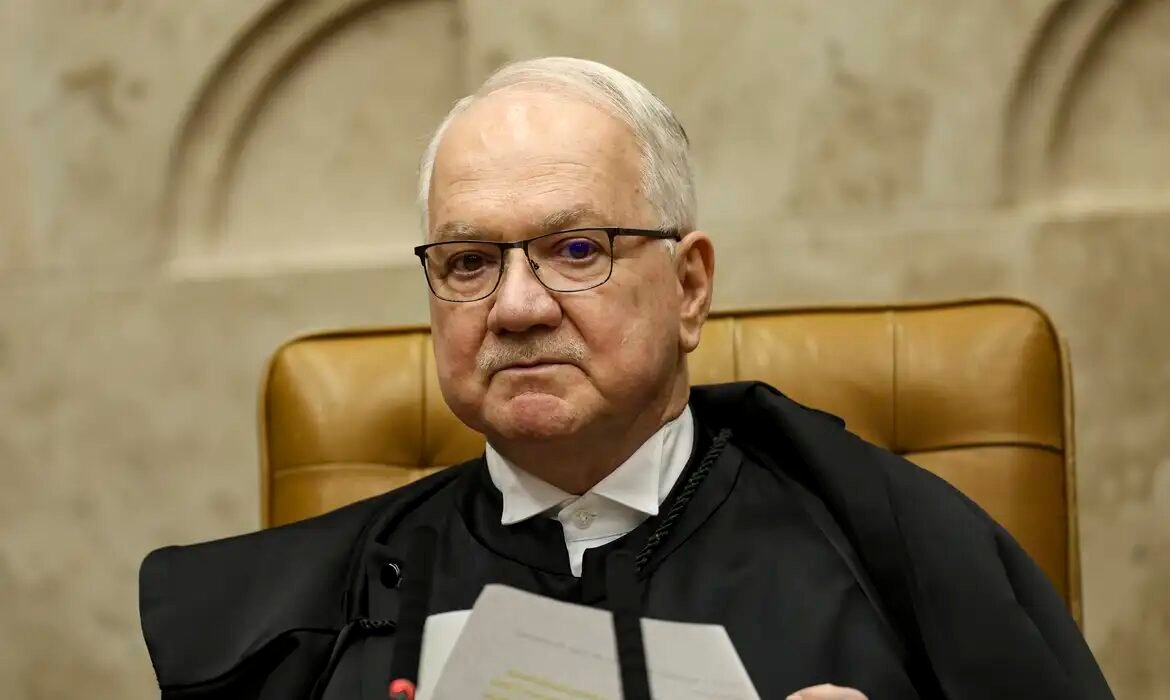 Fachin devolve relatoria do caso do INSS a Mendonça e mantém Master