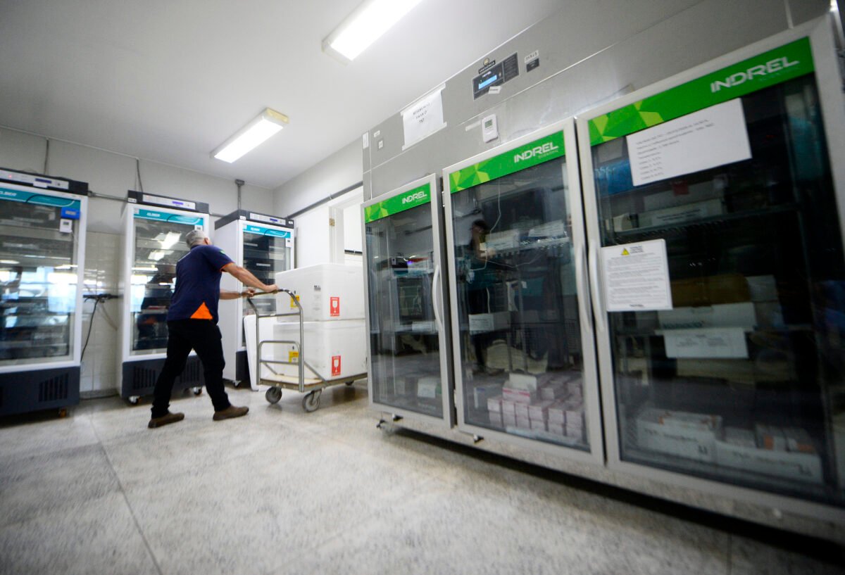 Rede de Frio Central chega aos 25 anos como referência técnica para vacinação no DF