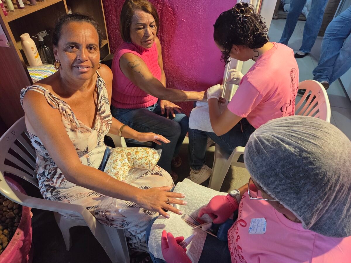 Rede Feminina encerra Outubro Rosa com acolhimento para pacientes do Hospital de Base